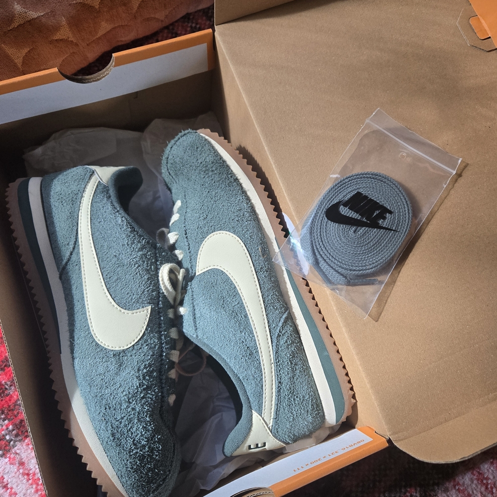 Nike Cortez Vintage Suede in Green and White - Picture 3 of 9